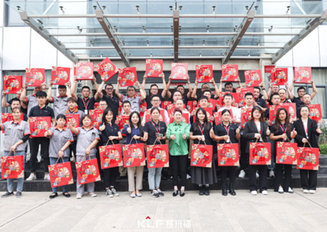 心系员工 情暖中秋 | 米兰·(milan)家居给全体员工派发中秋福利